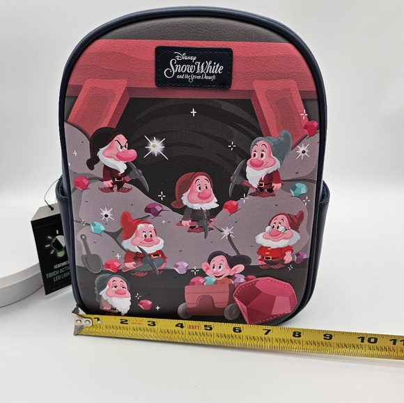 Disney Snow White And Seven Dwarves Mini Backpack LED Lights Diamond Mine Biowld - Picture 10 of 12